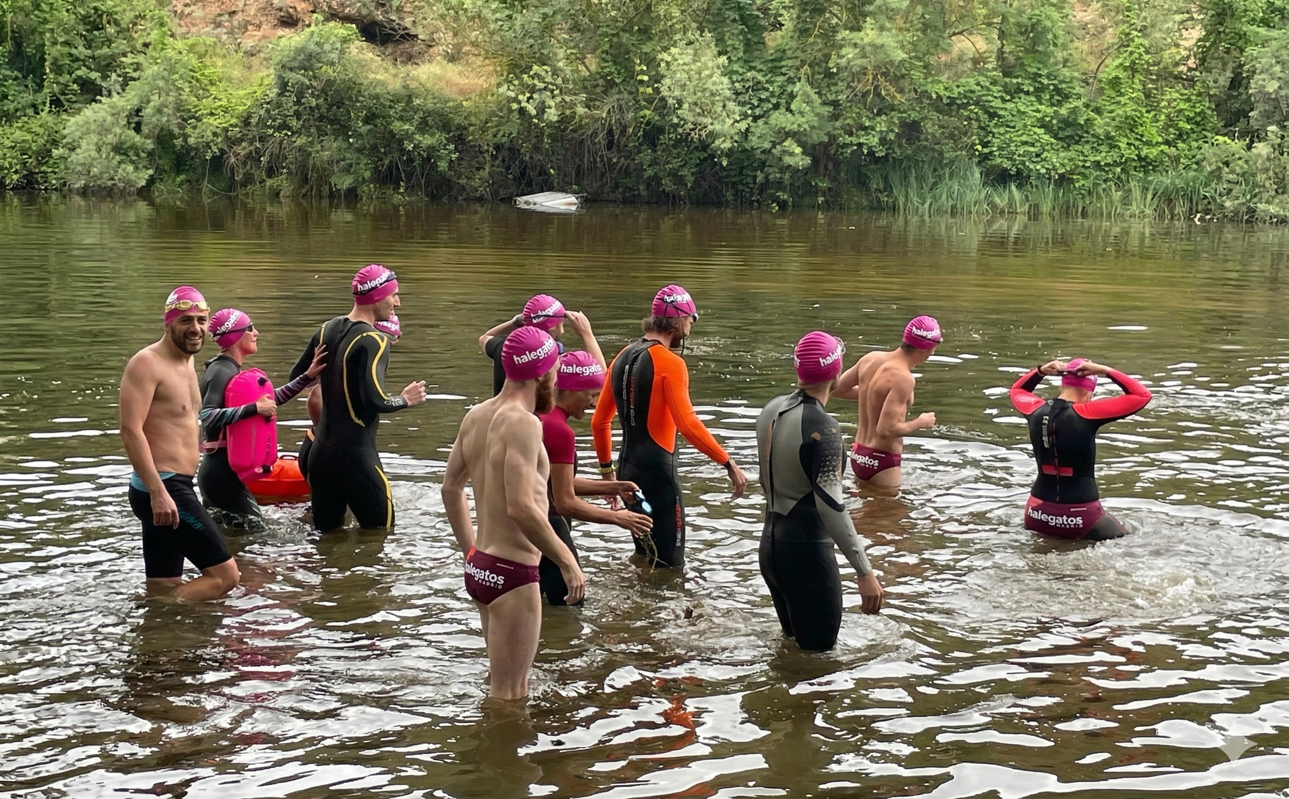 Grupo durante una actividad de aguas abiertas.