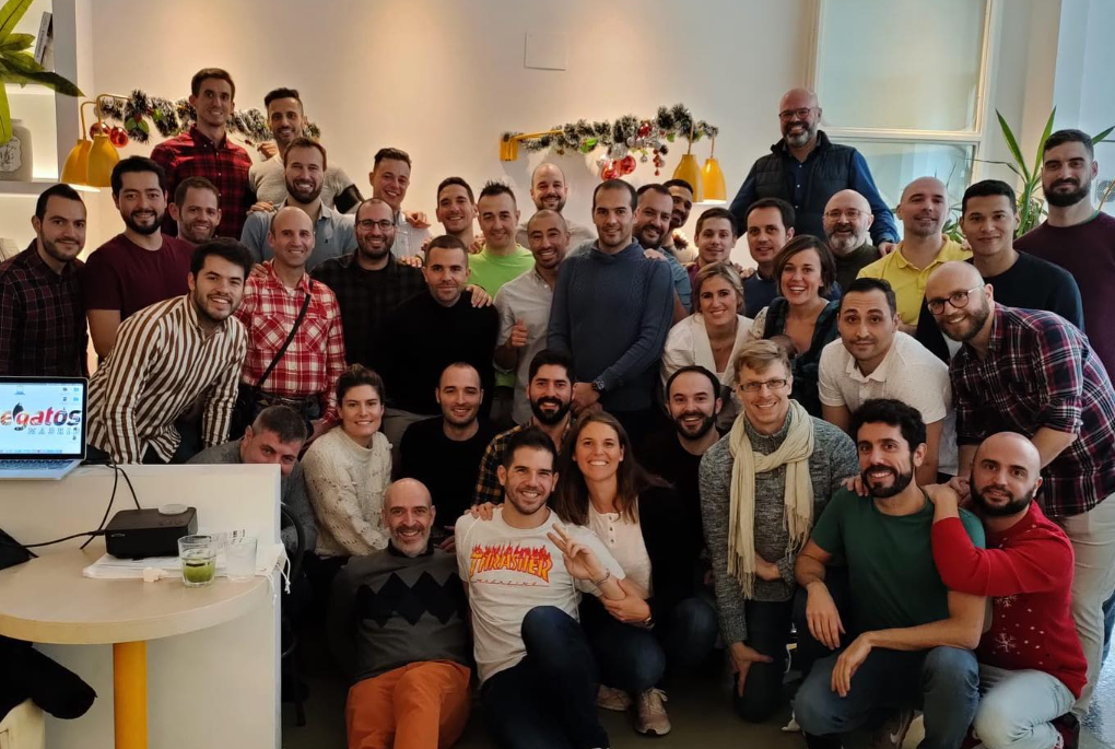 Miembros del club durante una visita al museo