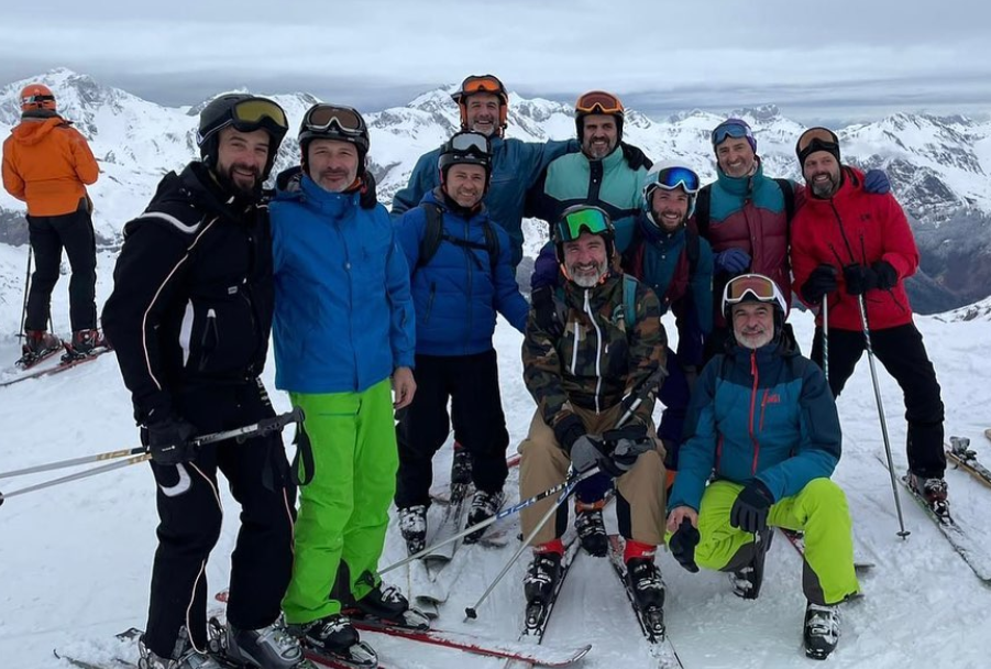 Miembros del club en una jornada de nieve y ski